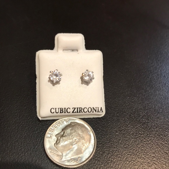Cubic Zirconia - Picture 2 of 8